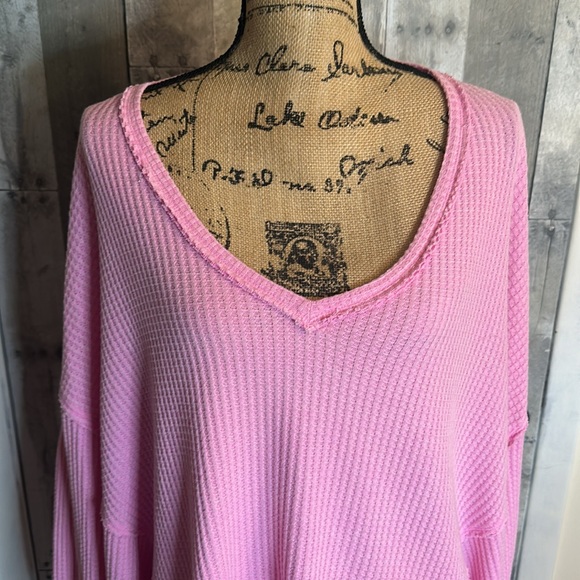We the Free Pink V-Neck Waffle Knit shirt L - Picture 2 of 8